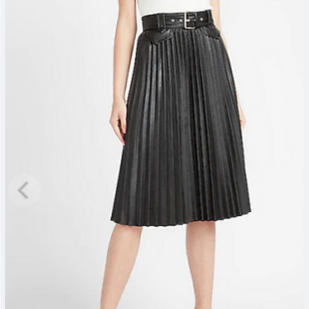 High Waisted Pleated vegan leather skirt